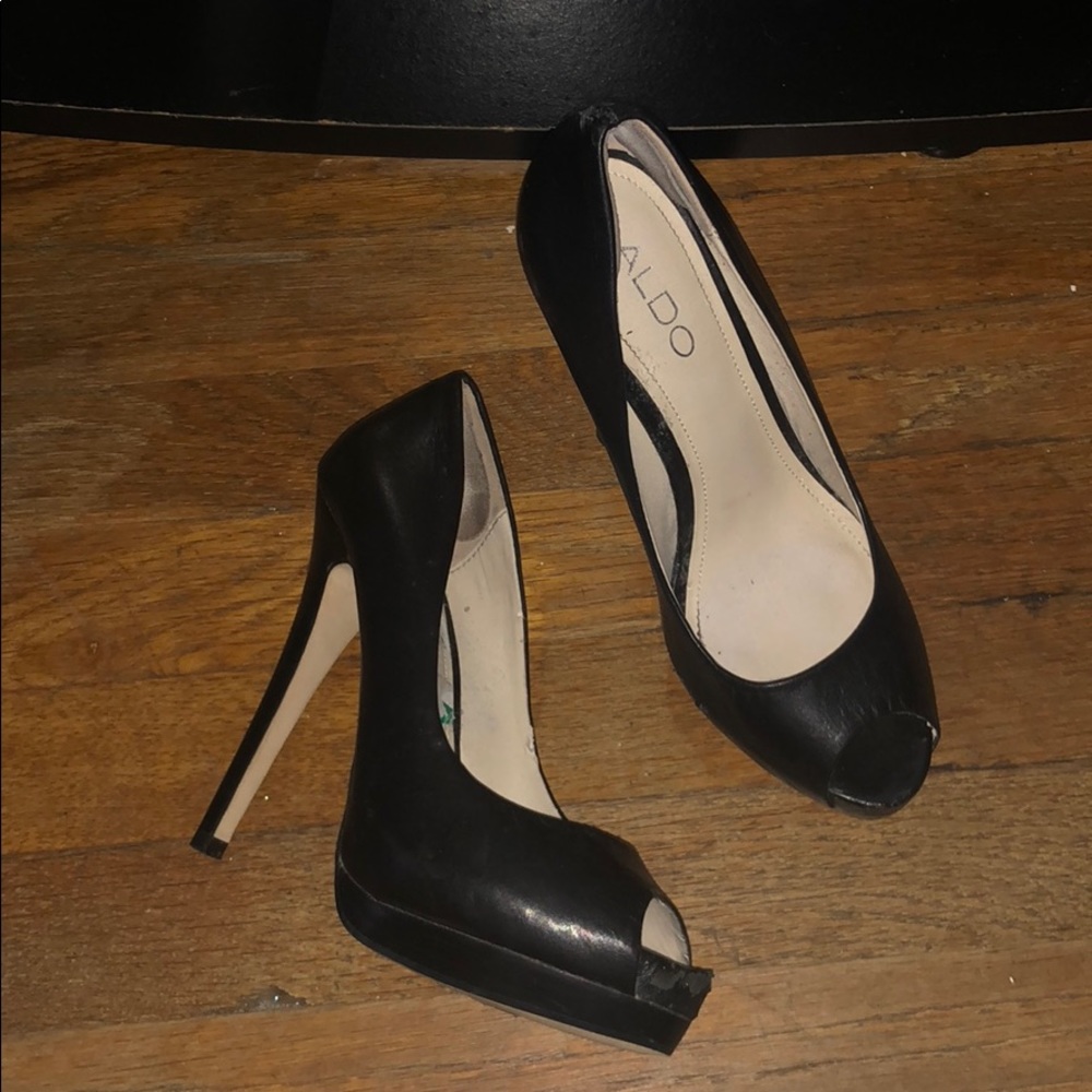 Black peep toe